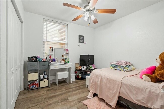 Building Photo - 1109 Shoma Dr