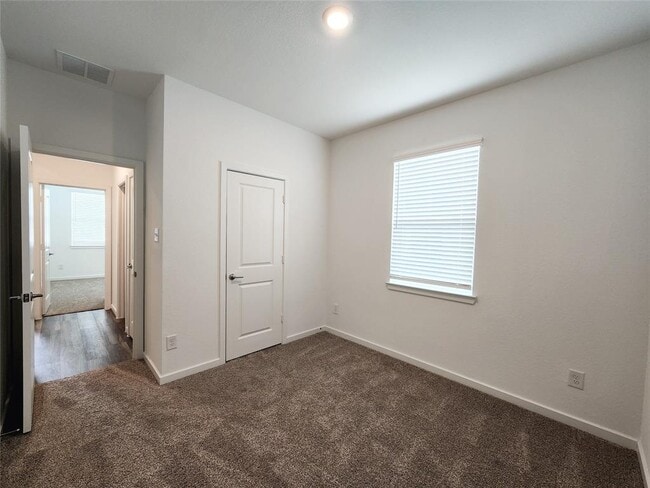 Building Photo - 7230 Greenbriar Bnd Ct