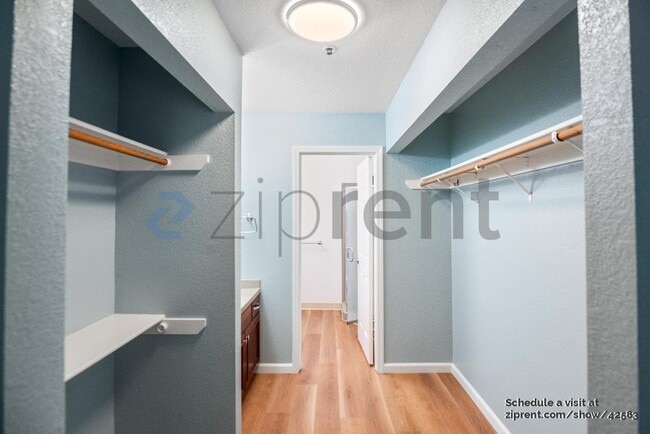 Building Photo - 714 Waterford Pl