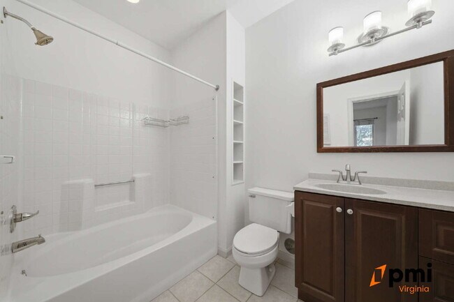 Building Photo - Immaculate 2 Bedroom 2 Bath Condo- Shore Drive