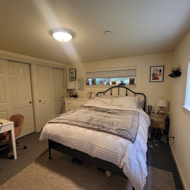 Building Photo - 2012 Minor Ave E