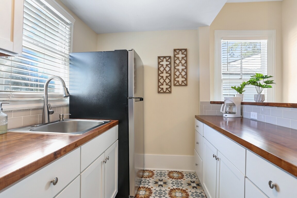 Building Photo - 303 W Park Ave