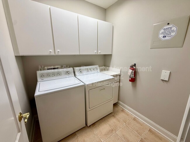 Building Photo - 330 N Shore Cir