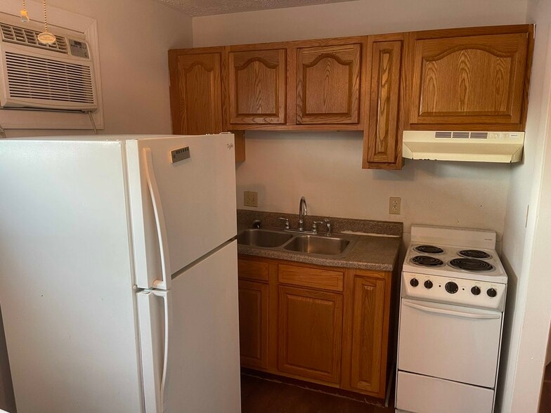 Building Photo - 340 6th Ave