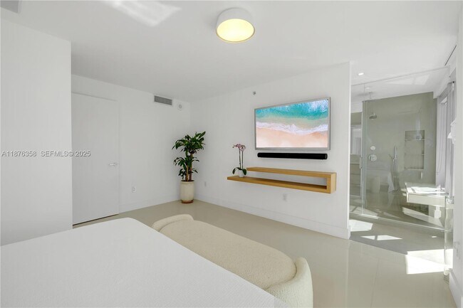 Building Photo - 3739 Collins Ave