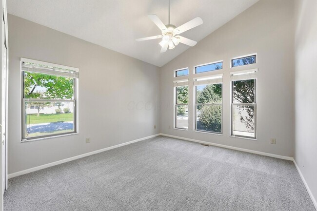 Building Photo - 6498 Ringsend Ct