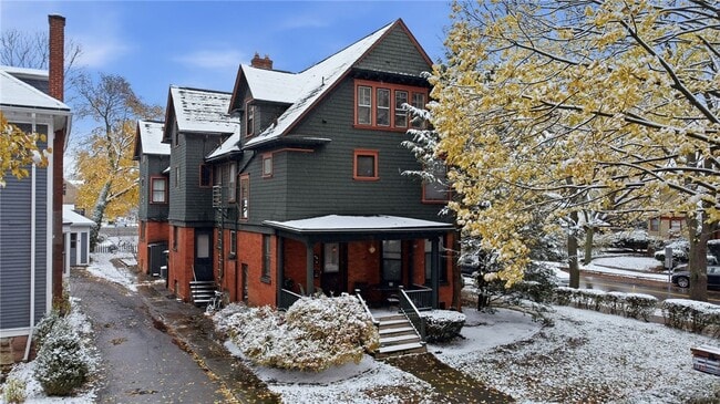 Building Photo - 98 Barrington St