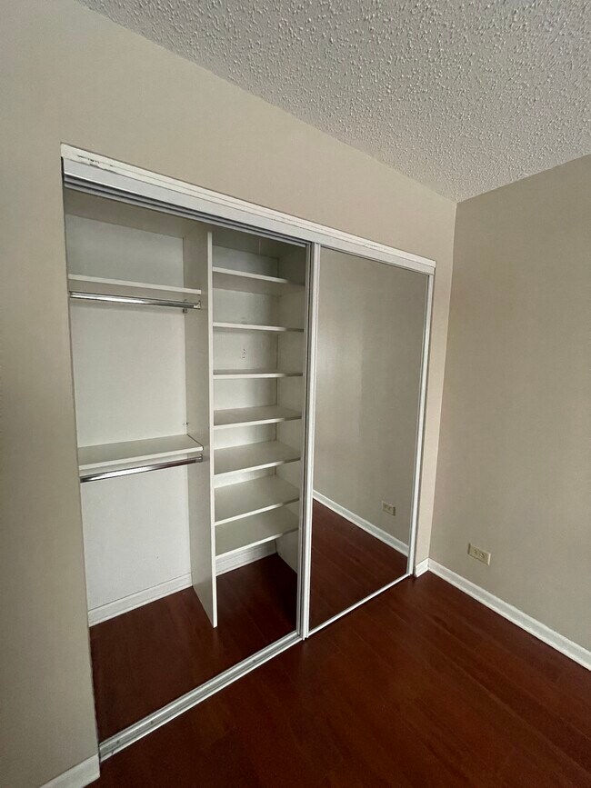 Building Photo - 450 Plum Creek Dr