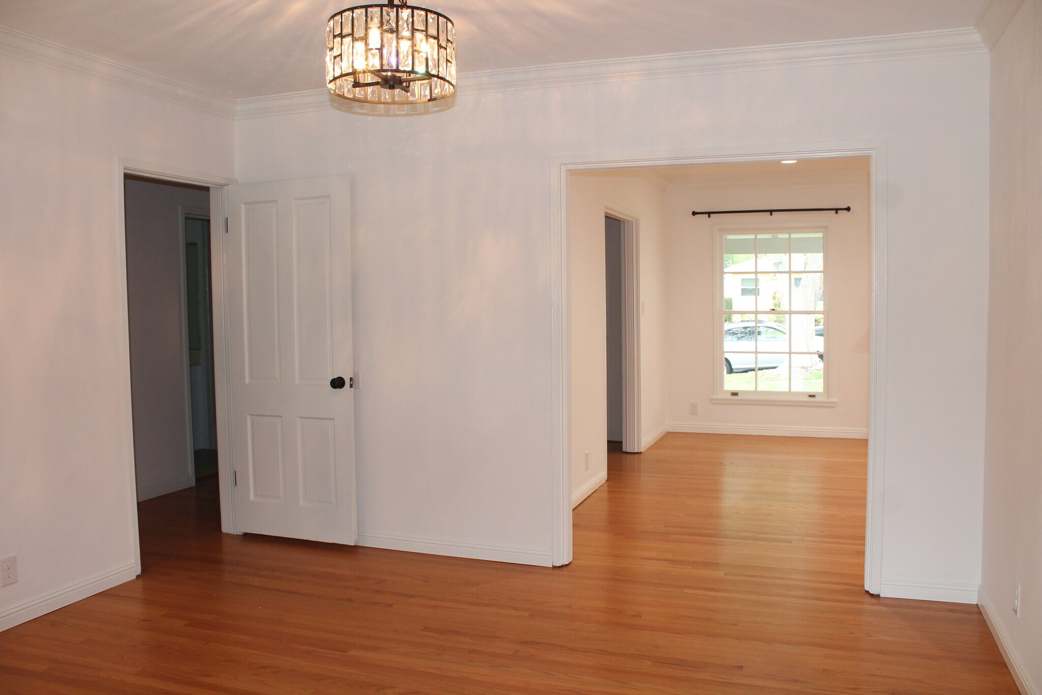 Building Photo - 530 E Grinnell Dr