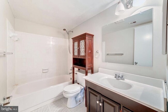 Building Photo - 7938 Bentley Village Dr