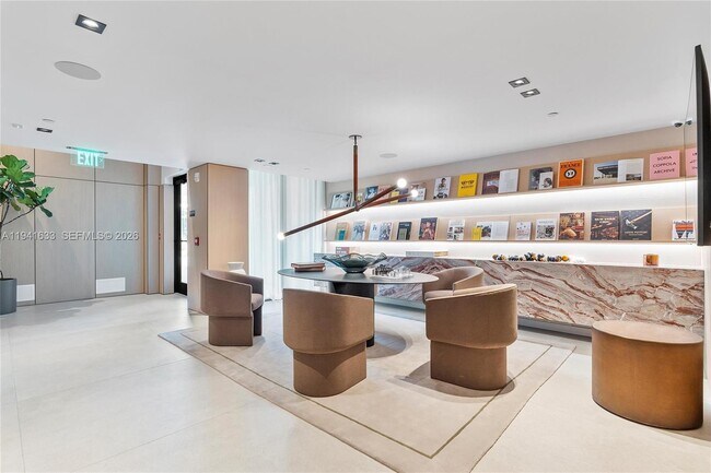 Building Photo - 9901 W Bay Harbor Dr