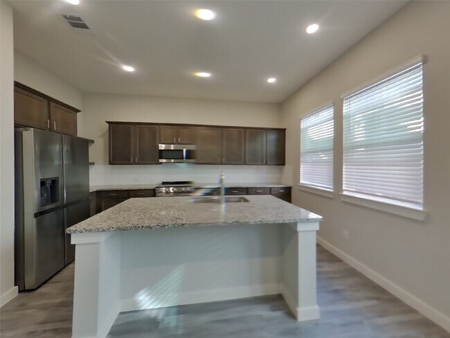 Building Photo - 4930 San Fabiano Ct