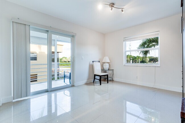 Building Photo - 509 Capri Dr