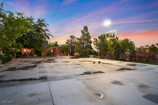 Building Photo - 8465 W Wigwam Ave
