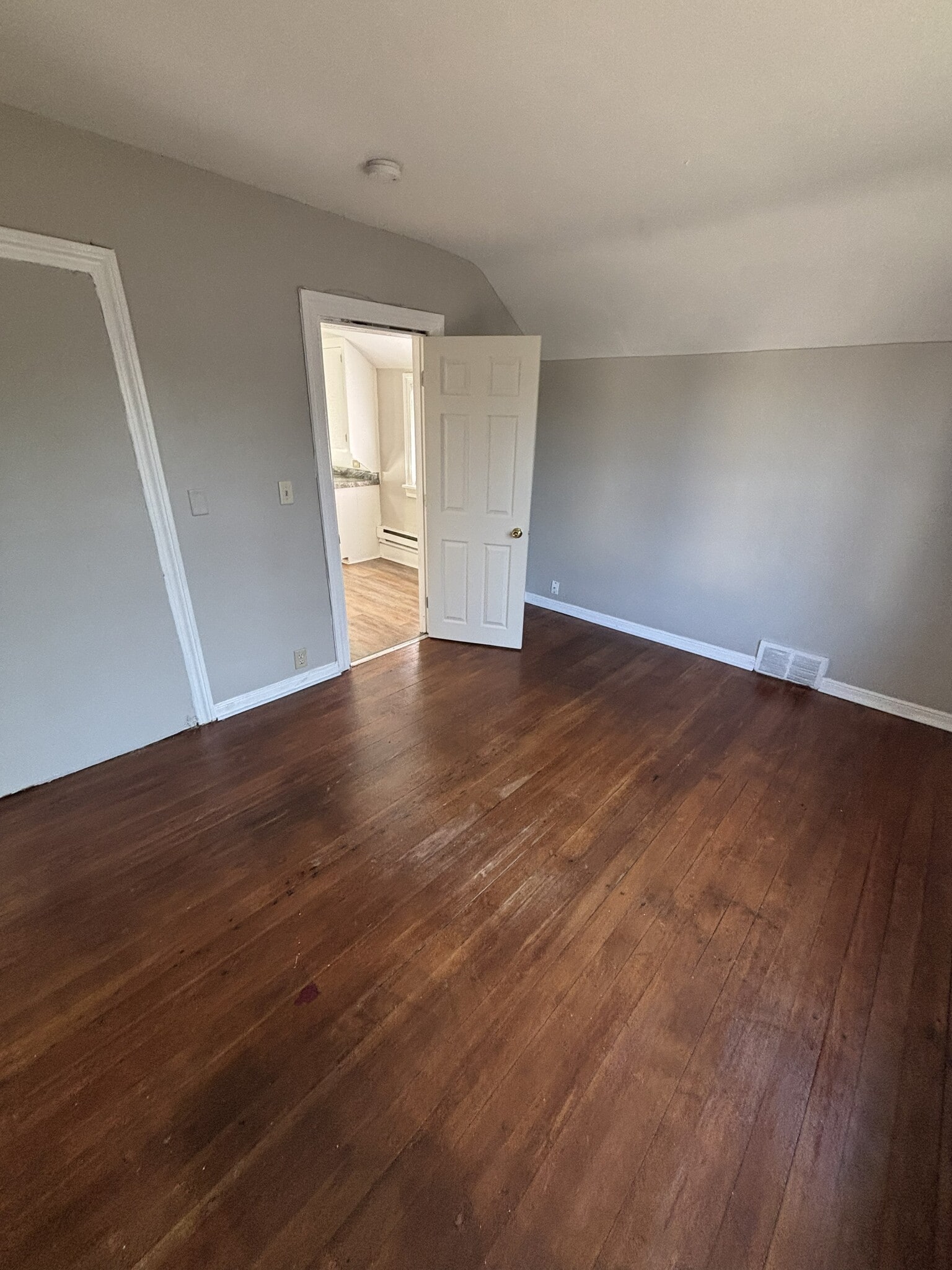 Building Photo - 472 Case Ave