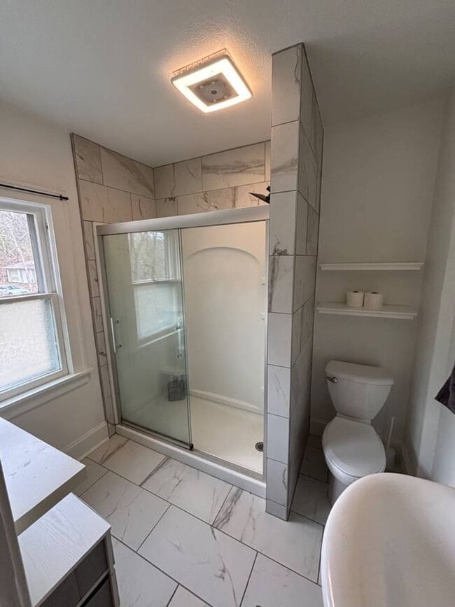 Building Photo - Four Bedroom, One Bathroom Single Family H...