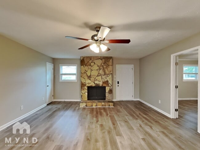 Building Photo - 549 Village Run