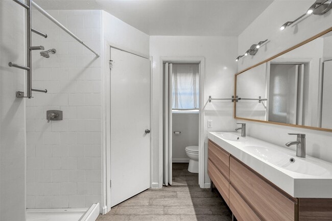 Building Photo - 9 Birchcane Dr