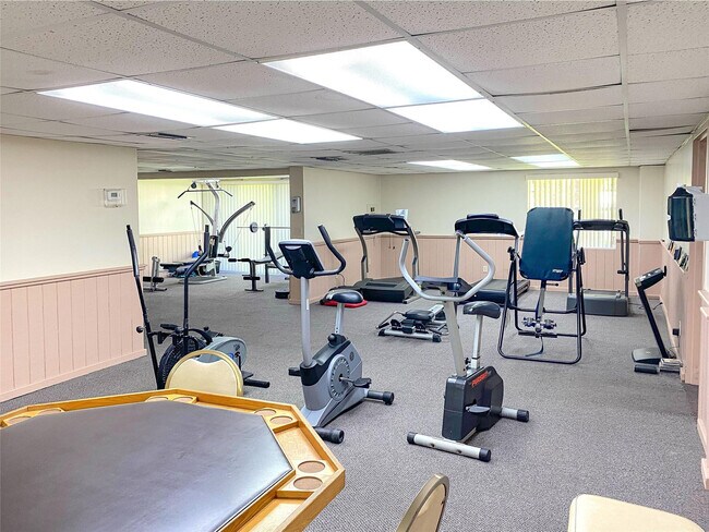 Building Photo - 3940 Inverrary Blvd