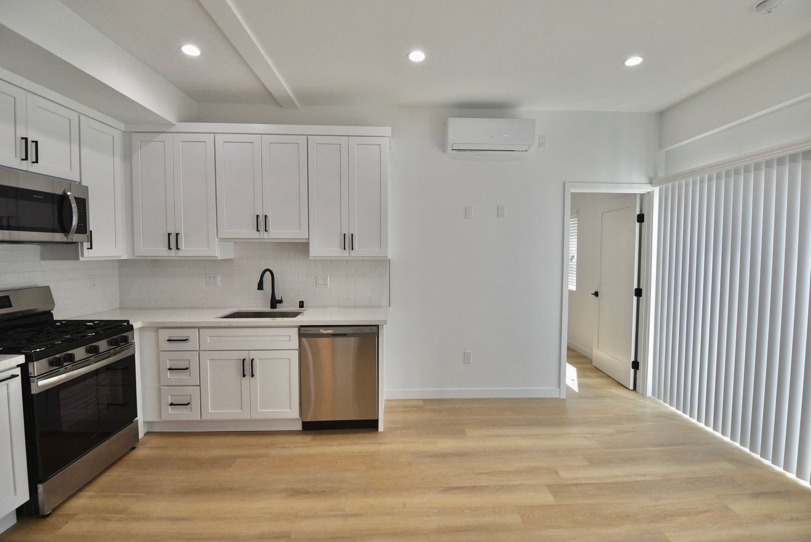 Building Photo - 6152 Woodman Ave