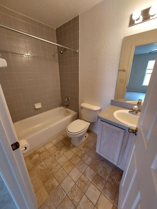 Building Photo - 130 Juniper Loop Cir