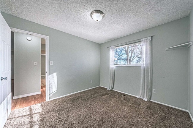 Building Photo - 5 bedrooms ,2 bathrooms and on 0.32 acres for rent