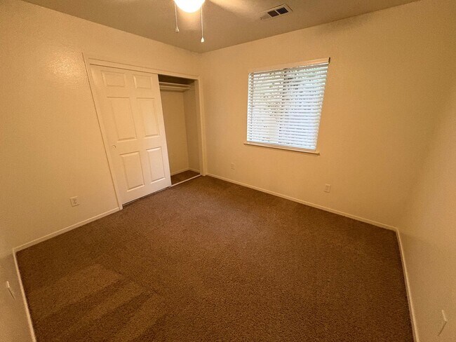 Building Photo - 2 story house in NW Visalia Available Now