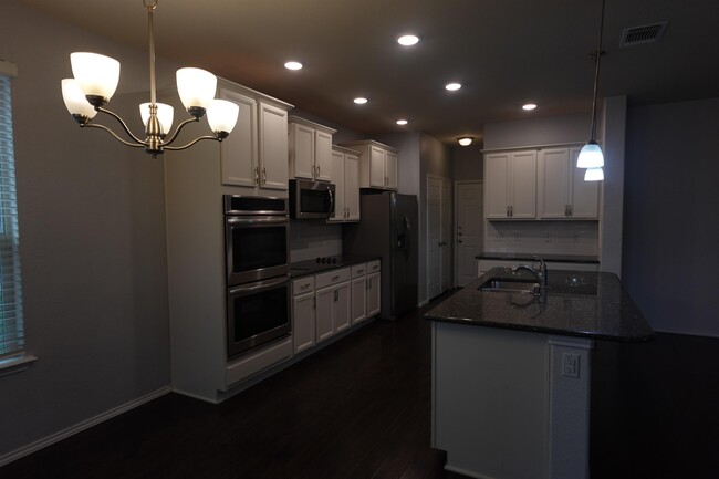 Building Photo - 1310 Stonewall Ridge