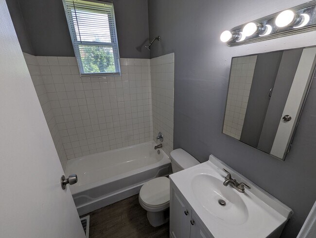 Building Photo - Live on Pennsylvania Ave – Get $100 Off Re...