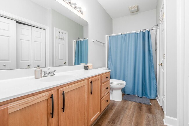 Building Photo - Cute & Cozy Condo in Southern Village!