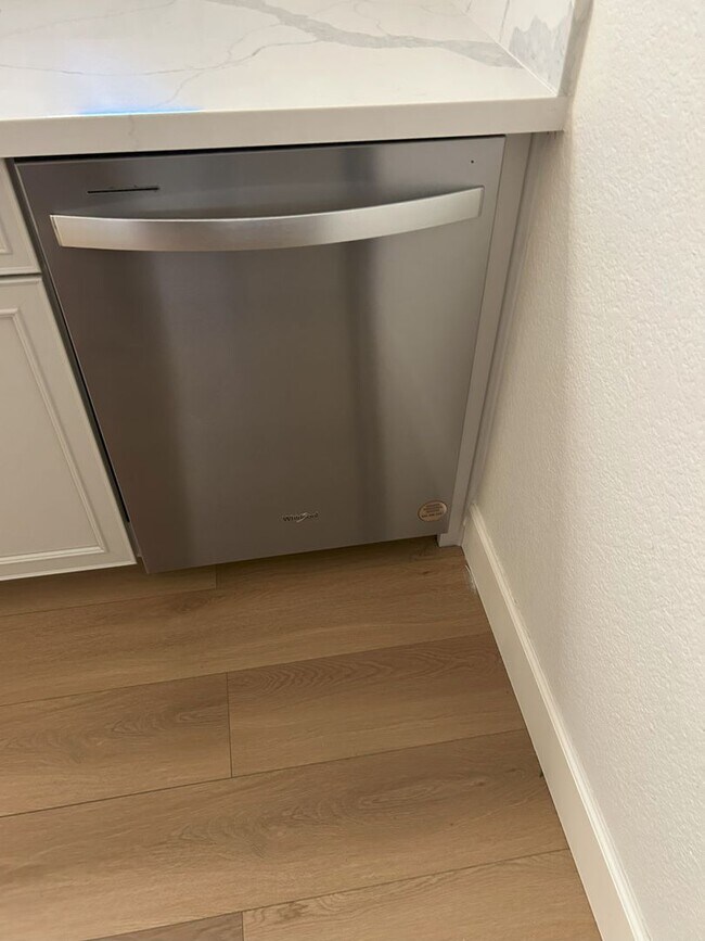 Building Photo - 2 Bedroom/2 bath Condo in the Mission de L...