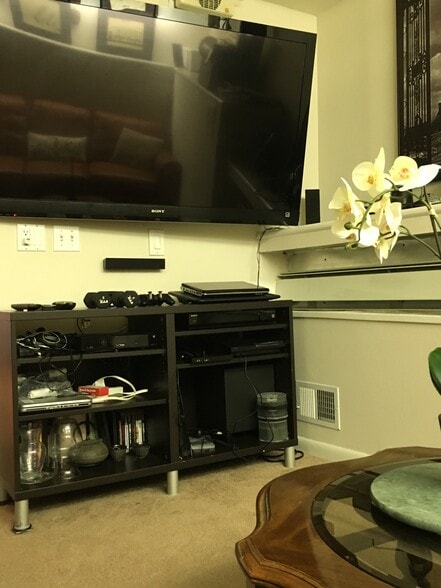 You can fit a 70 inch TV easily ! - 178 Vernon Ave