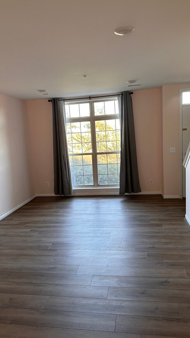 Living room - 1510 Devon Ln