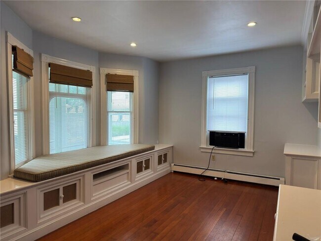 Building Photo - 67 Hall Ave