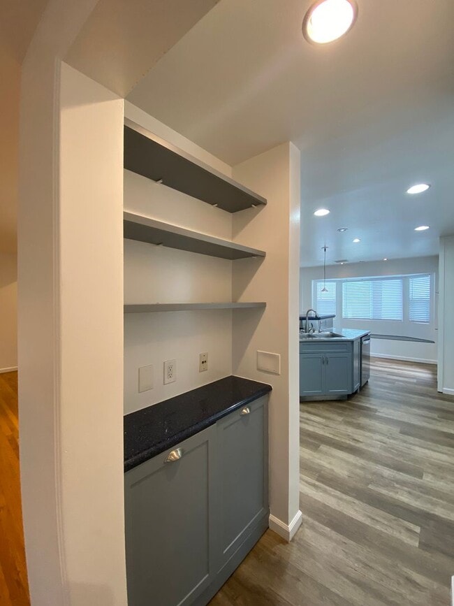 Building Photo - Long Beach: 4 bedroom 3 bath with Spacious...
