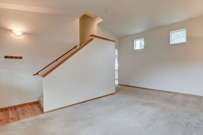 Building Photo - 3 Bedroom 2.5 Bath with 3 Car Garage