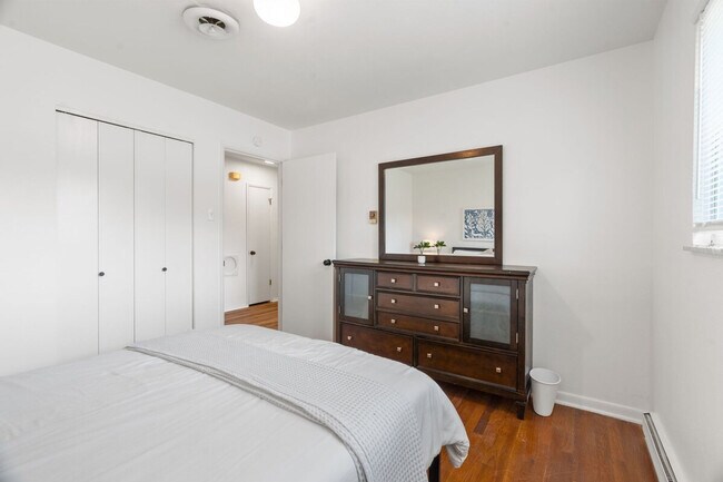 Building Photo - 11814 Flushing Dr