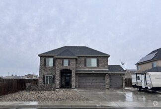 Building Photo - Southwest 4 bedroom Home