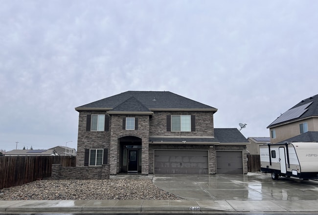 Primary Photo - Southwest 4 bedroom Home