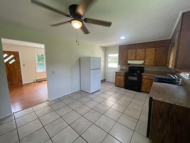 Building Photo - Dublin, 3 BR / 1 BA Available 11/17