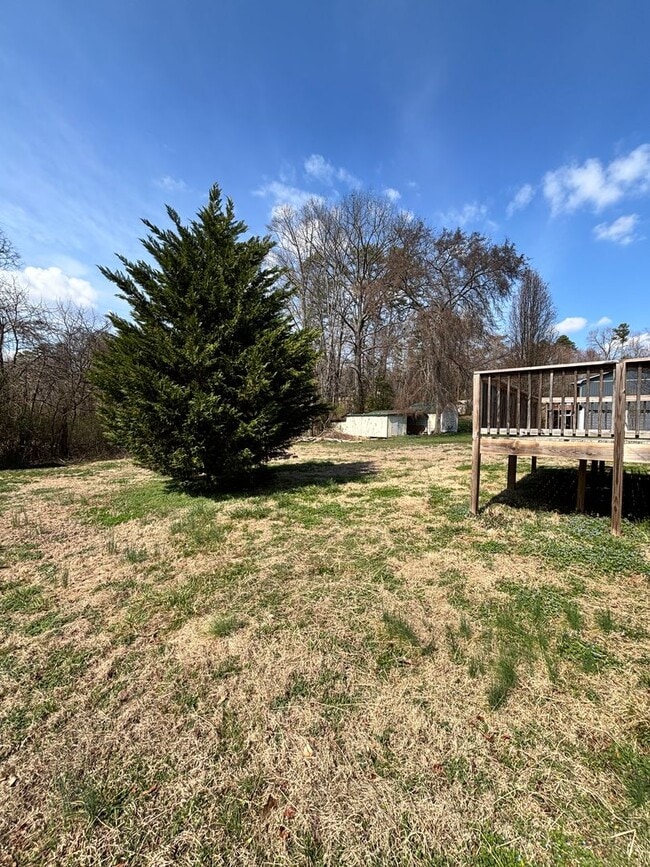 Building Photo - Spacious 3BR Rancher Near Washington Pike – Quiet Setting, Minutes to Downtown!