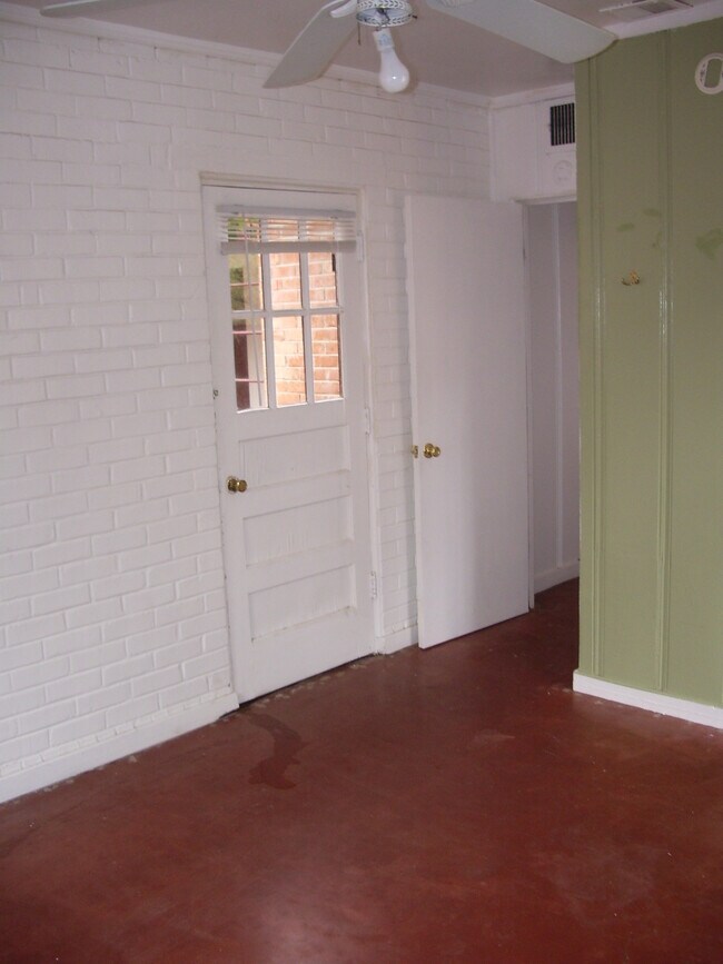 Primary Photo - 1337 E 9th St