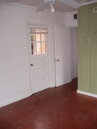 Building Photo - 1337 E 9th St