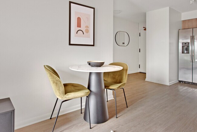 Building Photo - 901 S Ashland Ave