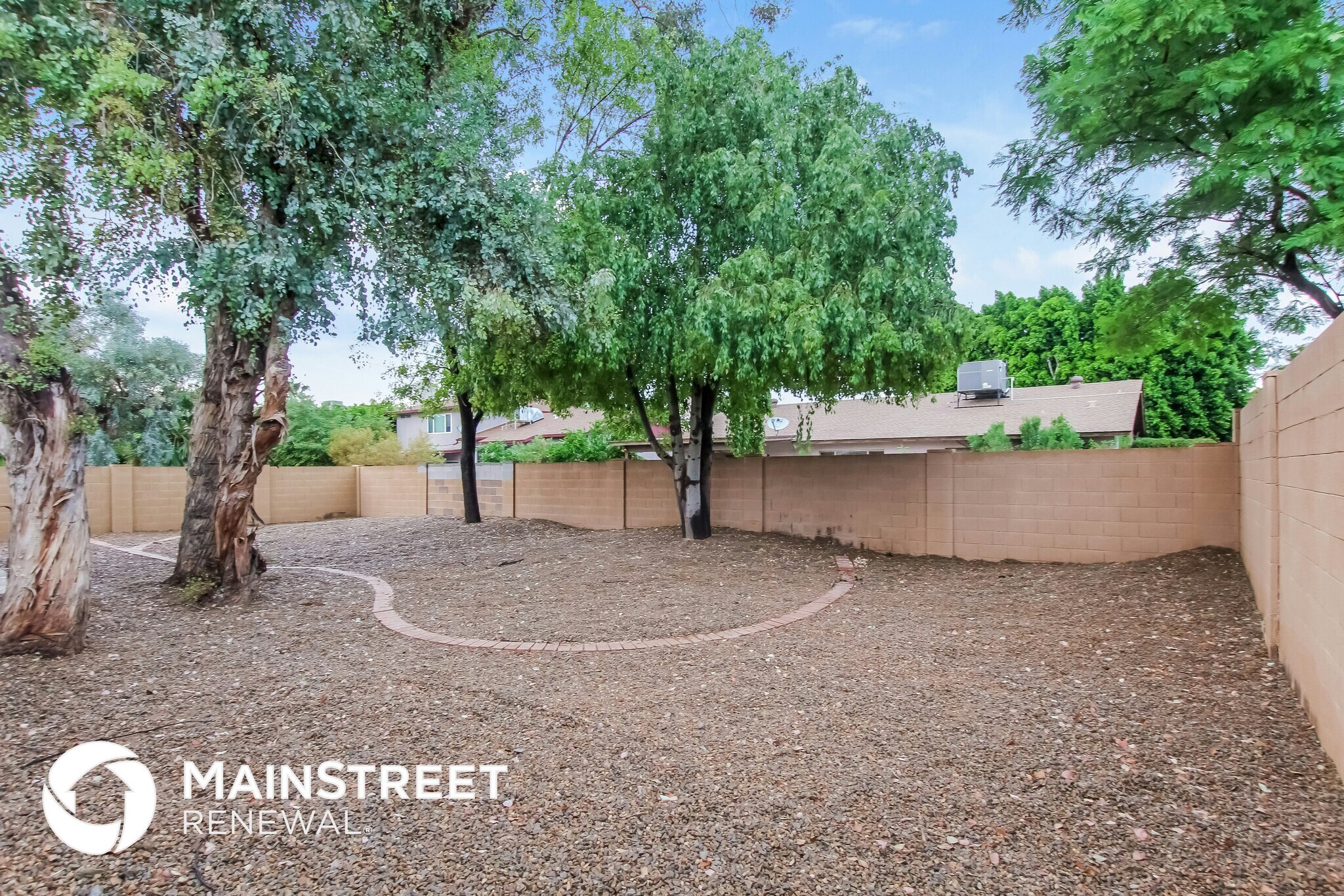 Building Photo - 2414 W Redfield Rd