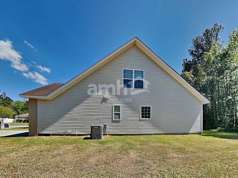 Building Photo - 830 Hyacinth Cir