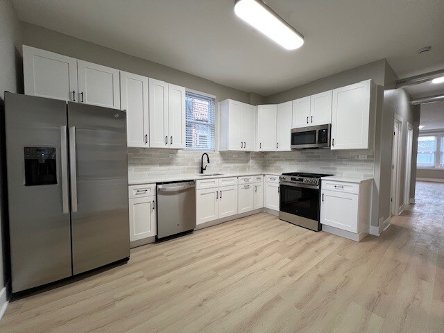 Building Photo - 3640 W Fullerton Ave