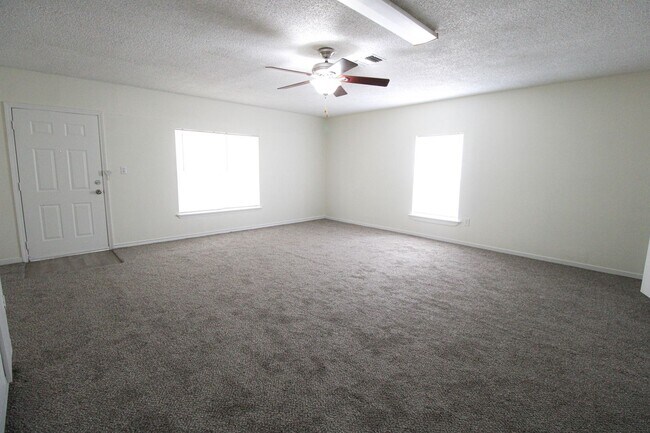 Building Photo - 2729 Christian Dr