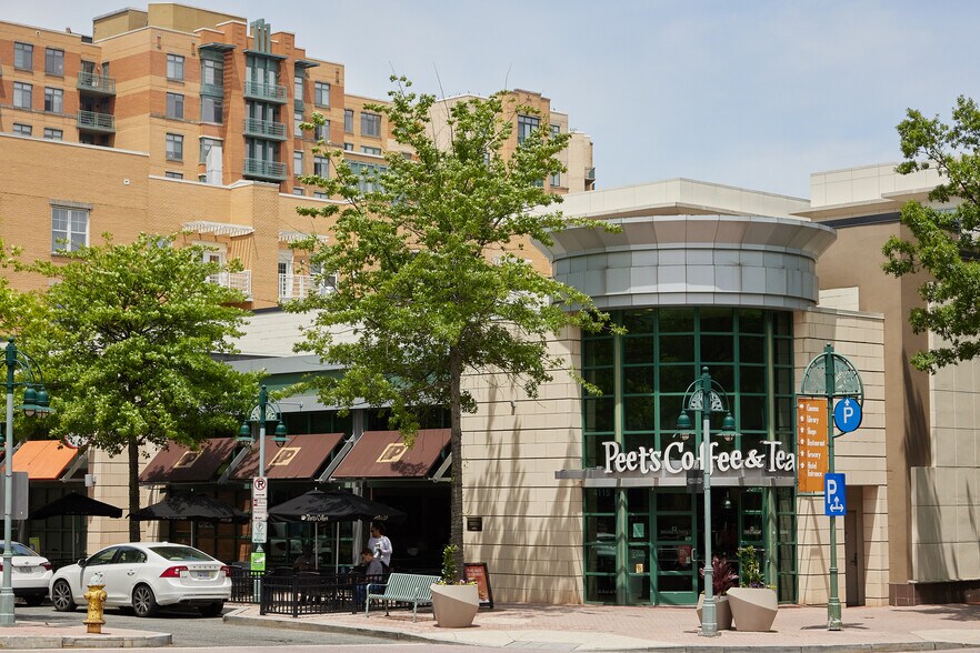 Building Photo - 2720 S Arlington Mill Dr