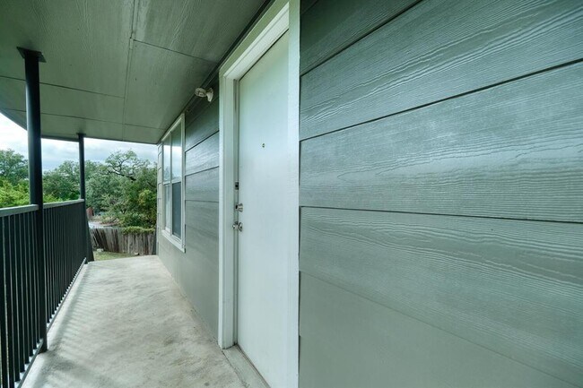 Building Photo - 107 Castleberry Ct